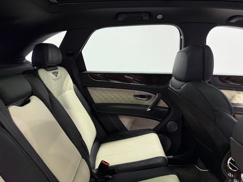 Used 2018 Bentley Bentayga Activity AWD/4WD image 38