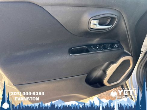 Used 2016 Jeep Renegade Latitude w/ Popular Equipment Group AWD/4WD image 23