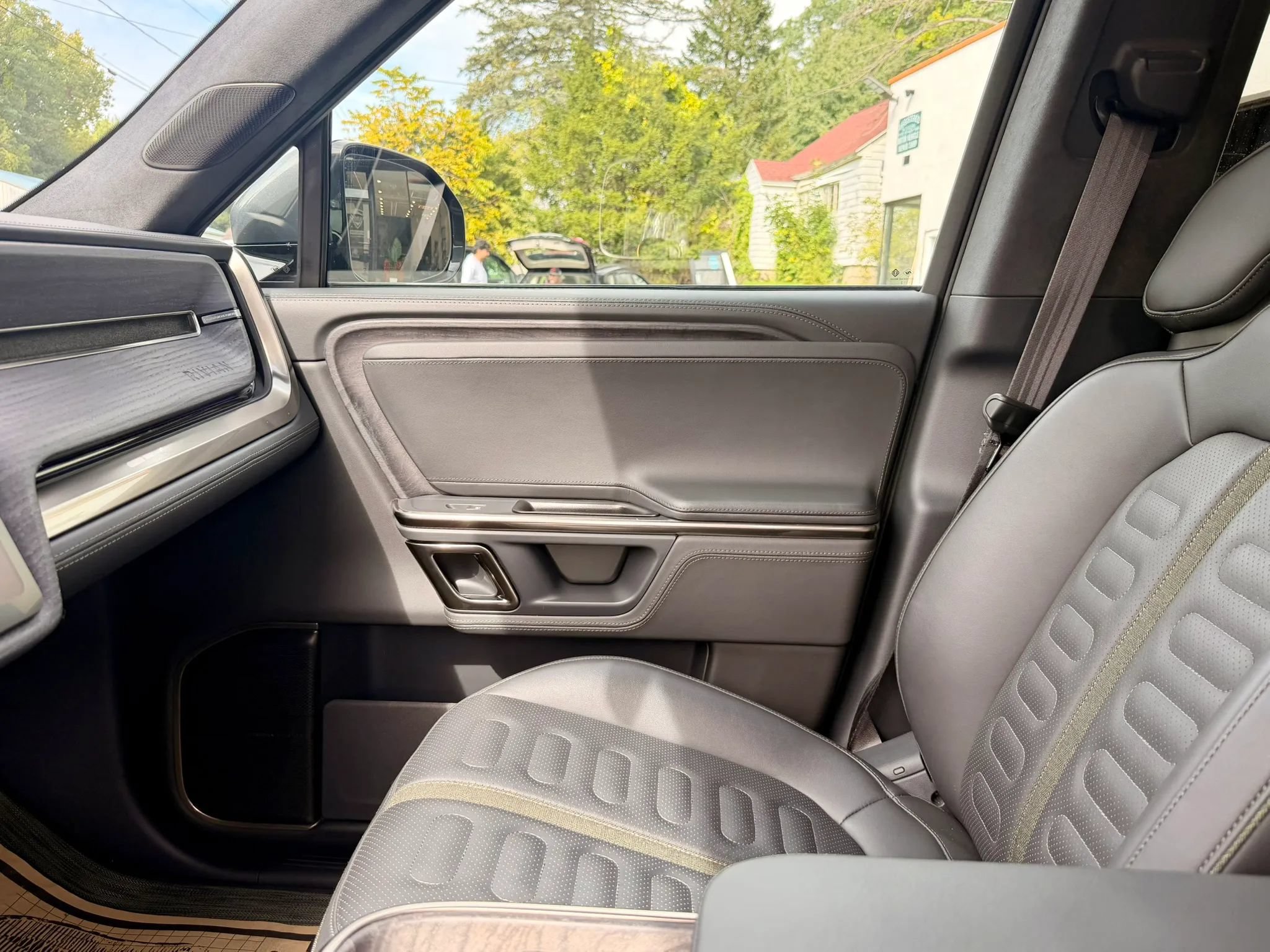 Used 2022 Rivian R1T Adventure AWD/4WD image 23