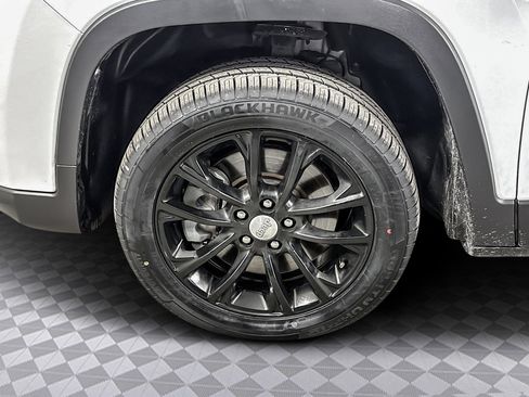 Used 2019 Jeep Cherokee Latitude Plus image 32