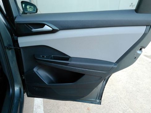 Used 2022 Volkswagen Taos SE image 23