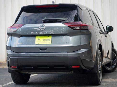 Used 2025 Nissan Rogue SV AWD/4WD image 4