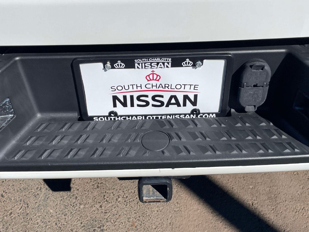 Used 2018 Nissan Titan SV w/ SV Convenience Package AWD/4WD image 13