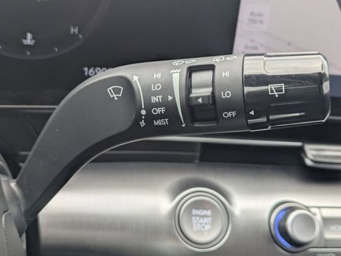 Used 2025 Hyundai Kona SEL FWD image 29