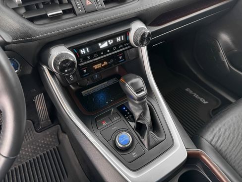 Used 2020 Toyota RAV4 Limited image 20