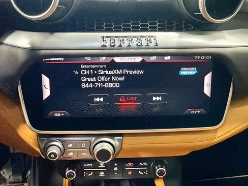 Used 2020 Ferrari Portofino RWD image 28