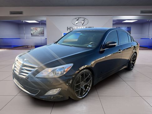 Used 2014 Hyundai Genesis 3.8 RWD image 2