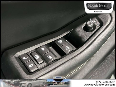Used 2023 Jeep Grand Cherokee Limited w/ Luxury Tech Group II AWD/4WD image 19