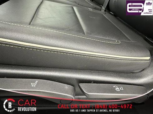 Used 2024 GMC Yukon XL SLT image 42