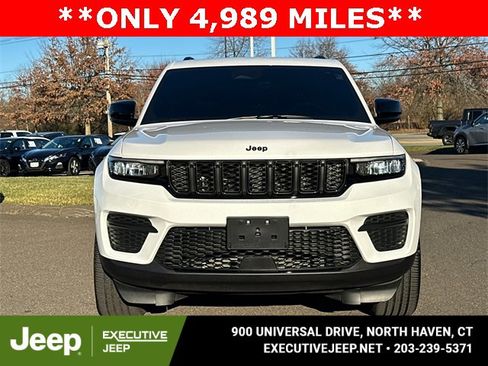 Used 2025 Jeep Grand Cherokee Altitude image 6