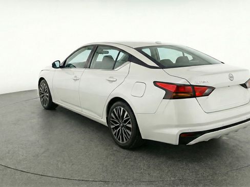 Used 2025 Nissan Altima 2.5 SV image 6