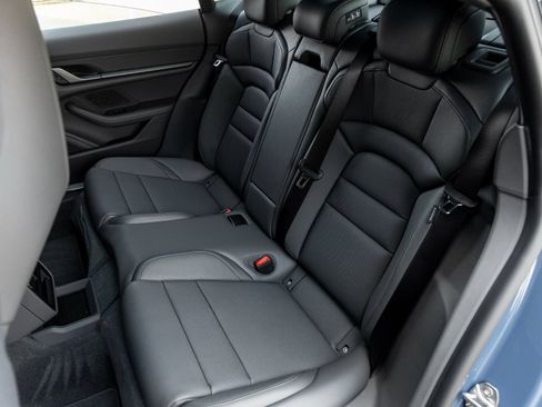 Certified 2025 Porsche Taycan AWD/4WD image 32