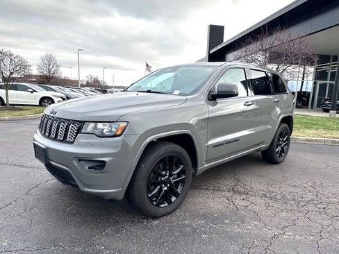 Used 2021 Jeep Grand Cherokee Laredo X image 4