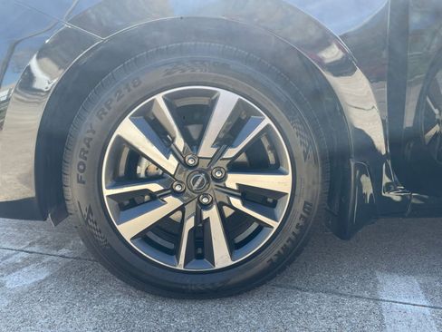 Used 2025 Nissan Versa SV w/ Trunk Package image 33