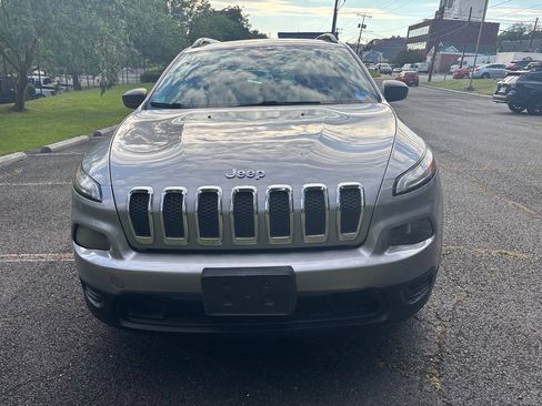 Used 2015 Jeep Cherokee Sport w/ Sport Appearance Group FWD image 2