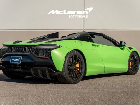 Used 2025 McLaren Artura Spider image 7