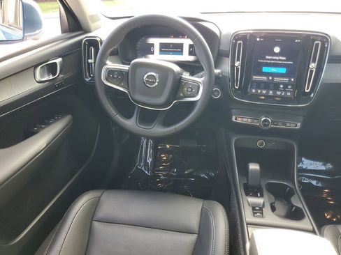 Certified 2025 Volvo XC40 B5 Core AWD/4WD image 15