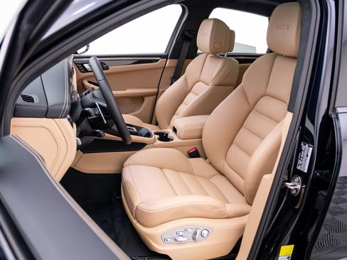 New 2026 Porsche Macan GTS AWD/4WD image 5