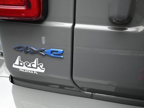 Used 2023 Jeep Wrangler Unlimited Sahara image 32