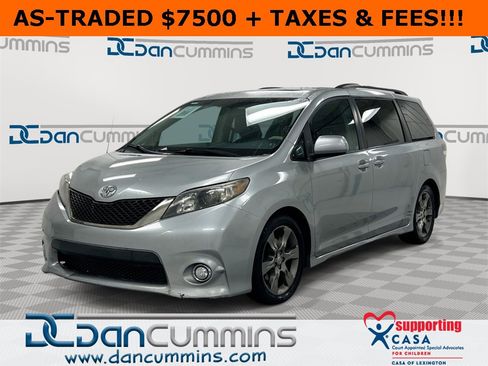 Used 2011 Toyota Sienna SE image 1