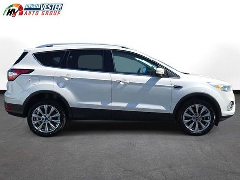 Used 2017 Ford Escape Titanium image 5