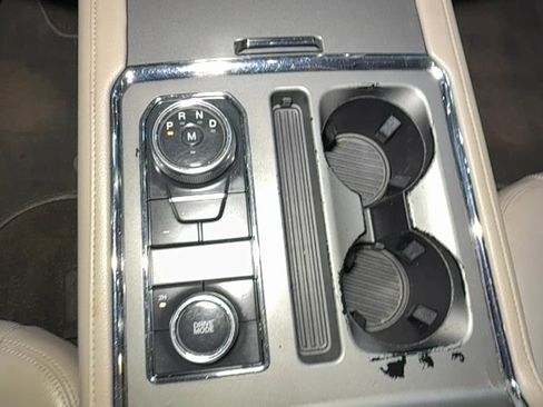 Used 2020 Ford Expedition XLT w/ Equipment Group 202A AWD/4WD image 35