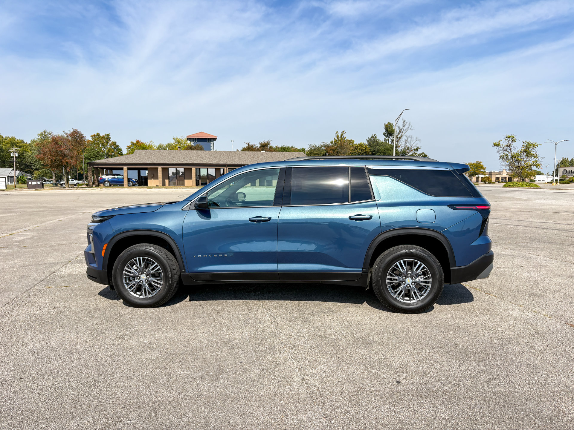 Used 2026 Chevrolet Traverse LT FWD image 5