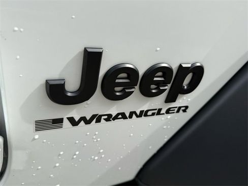 Used 2025 Jeep Wrangler Willys image 13