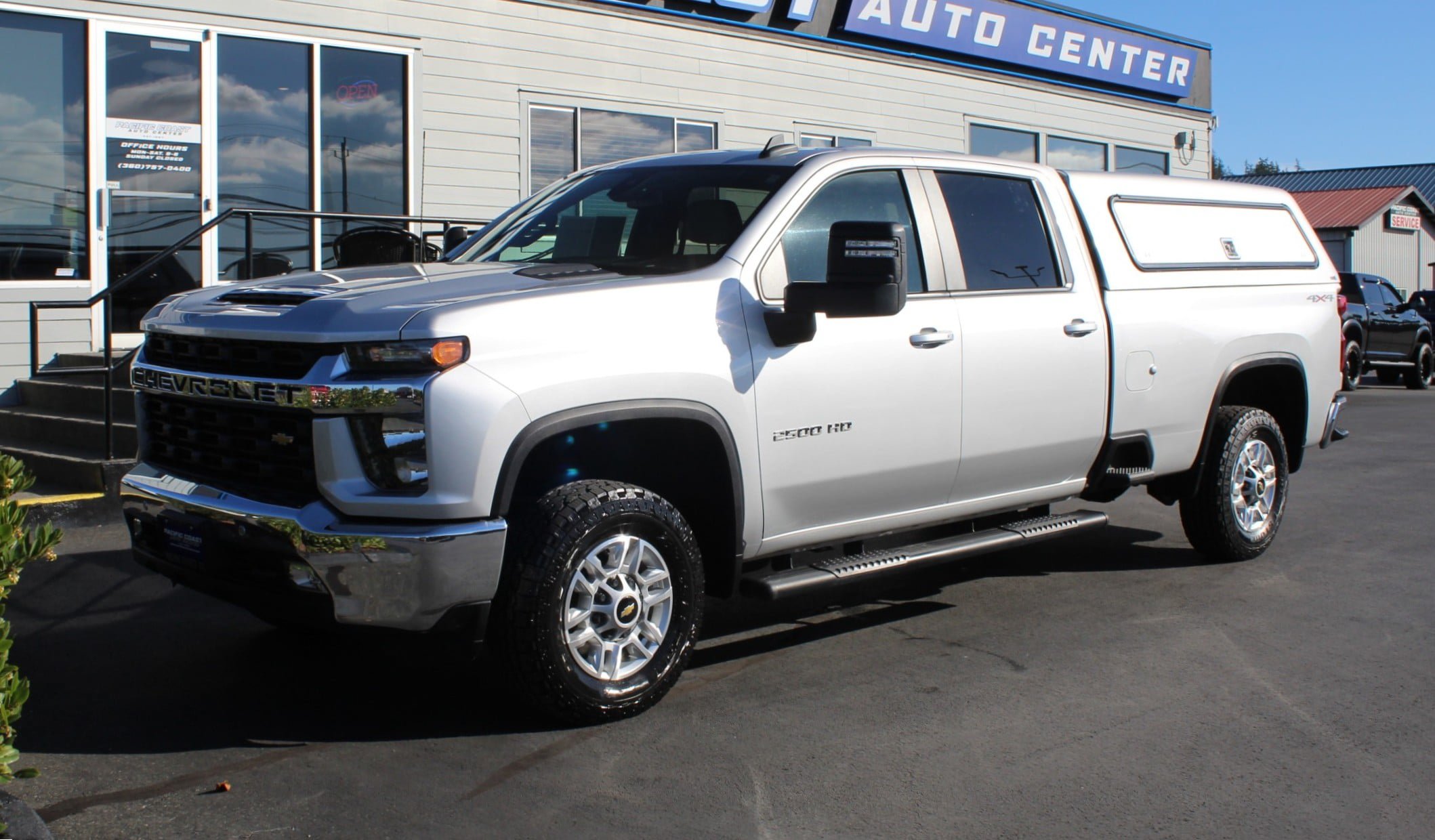 Used 2021 Chevrolet Silverado 2500 LT w/ Convenience Package AWD/4WD image 2
