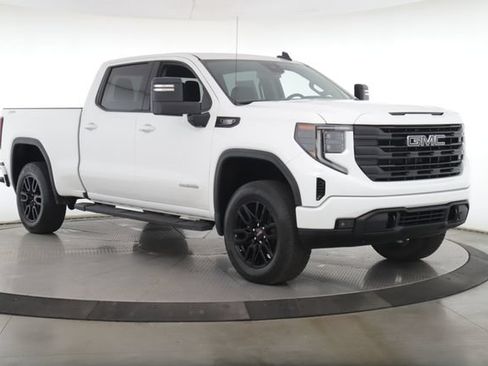 Used 2025 GMC Sierra 1500 Elevation AWD/4WD image 2