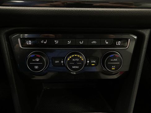 Used 2021 Volkswagen Tiguan SEL AWD/4WD image 25