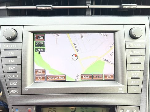 Used 2013 Toyota Prius Four w/ Deluxe Solar Roof Pkg FWD image 16
