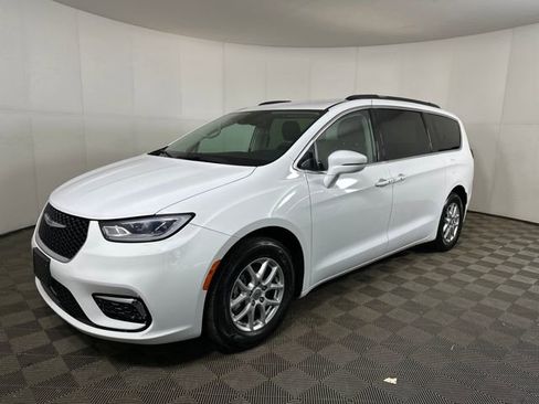 Used 2022 Chrysler Pacifica Touring-L image 7