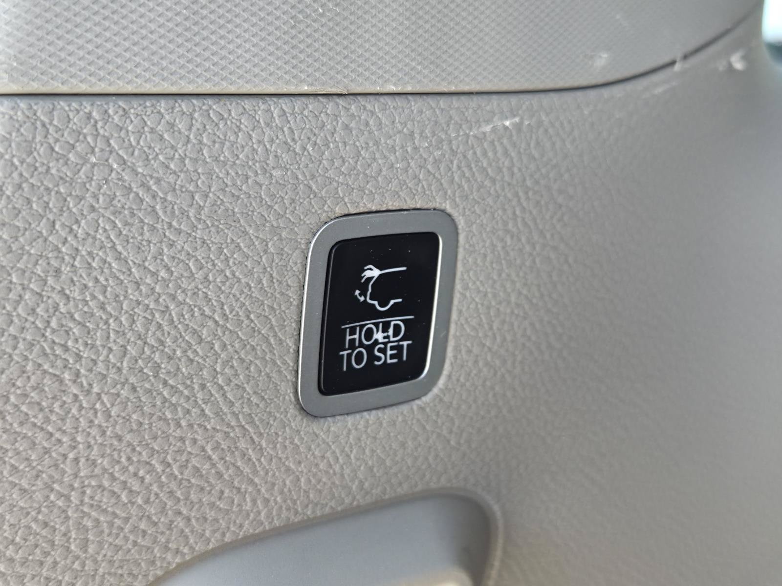 Used 2024 Jeep Wagoneer Series II w/ Flexible Seating Group RWD image 9