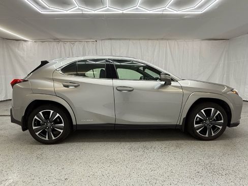 Used 2022 Lexus UX 250h w/ Premium Package image 2