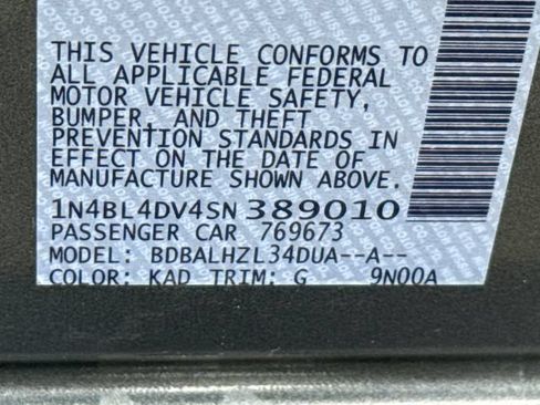 Used 2025 Nissan Altima 2.5 SV FWD image 31