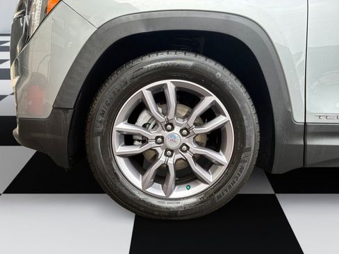 Used 2023 GMC Terrain SLT w/ Infotainment Package II FWD image 14