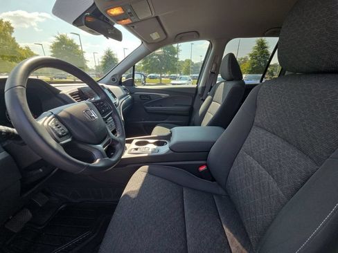 Used 2025 Honda Ridgeline Sport image 25