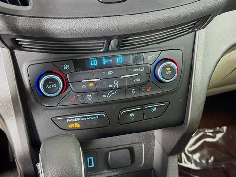 Used 2018 Ford Escape SE image 18