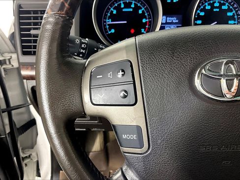Used 2011 Toyota Land Cruiser w/ Upgrade Pkg AWD/4WD image 21