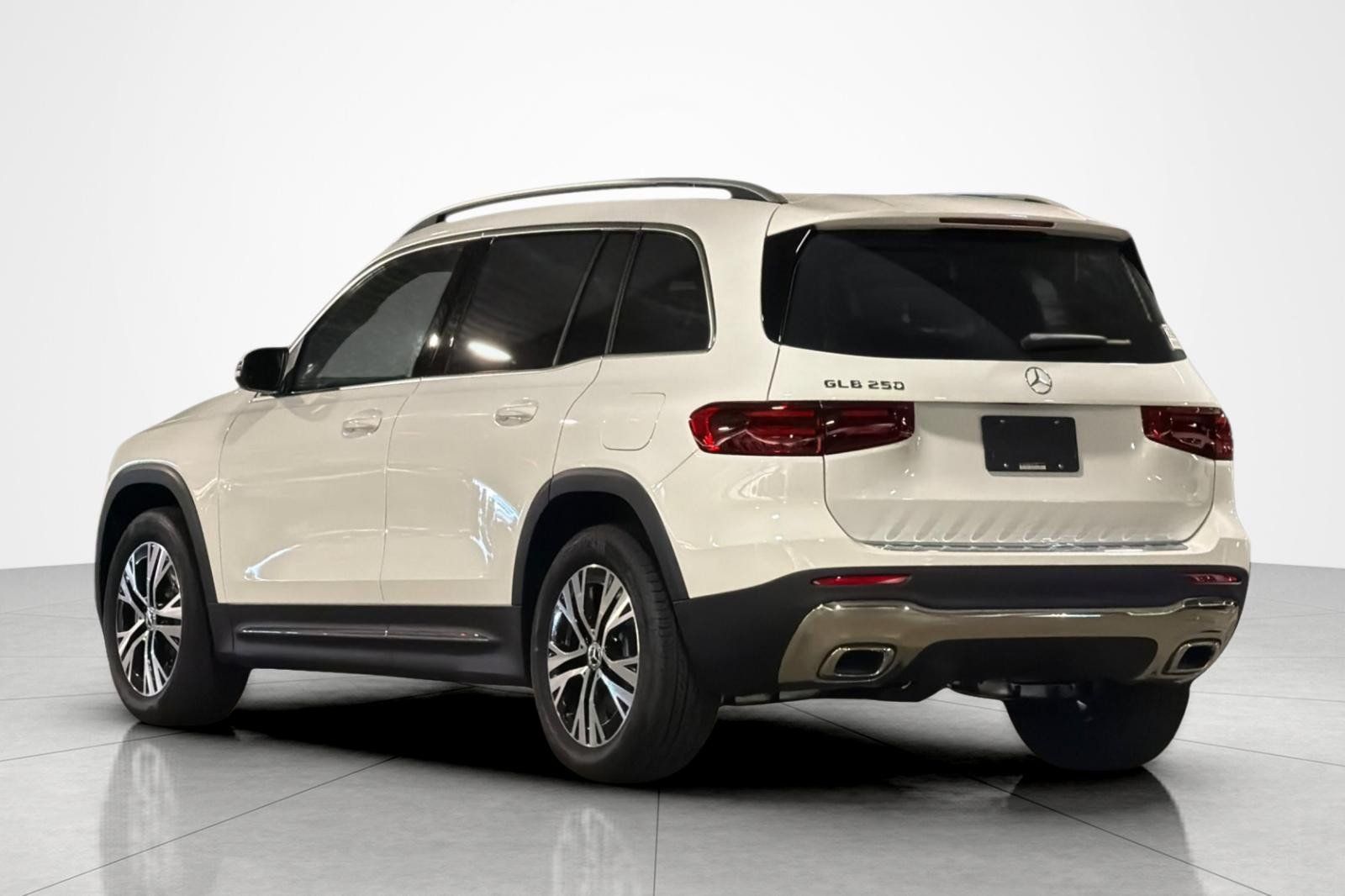 New 2026 Mercedes-Benz GLB 250 image 3