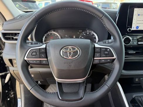Used 2025 Toyota Highlander LE image 14