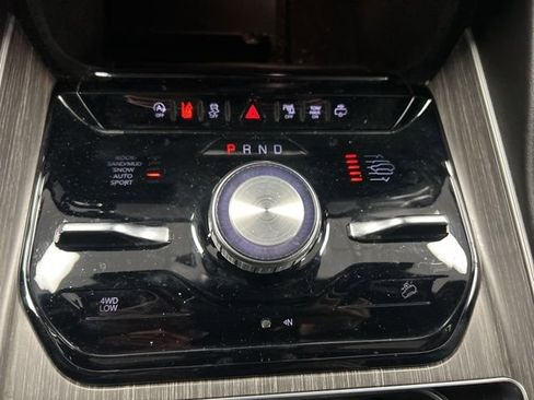 Used 2023 Jeep Wagoneer Series III w/ Preferred Equipment Group image 15