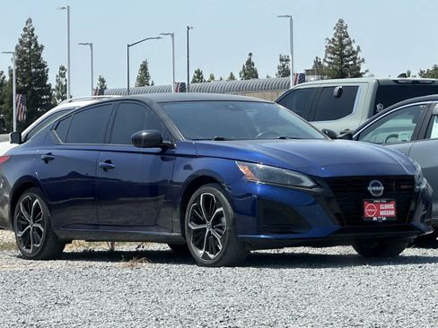 Used 2023 Nissan Altima 2.5 SR FWD image 10