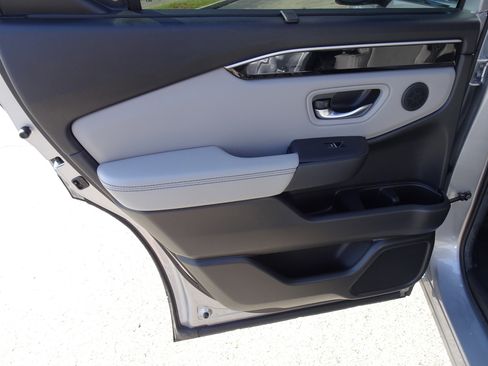 Used 2025 Honda Pilot EX-L image 16