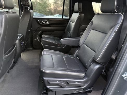 Used 2022 Chevrolet Suburban Premier w/ Premium Package image 33