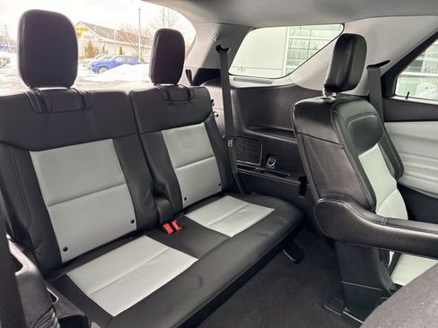 Used 2022 Ford Explorer XLT w/ Equipment Group 202A image 31