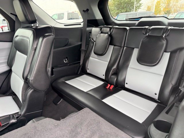 Used 2024 Ford Explorer XLT w/ Equipment Group 202A AWD/4WD image 30