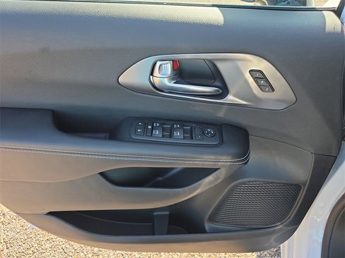 New 2026 Chrysler Pacifica Select image 18