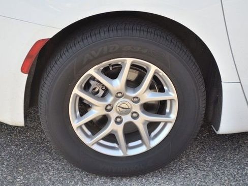 Used 2023 Chrysler Voyager LX image 11